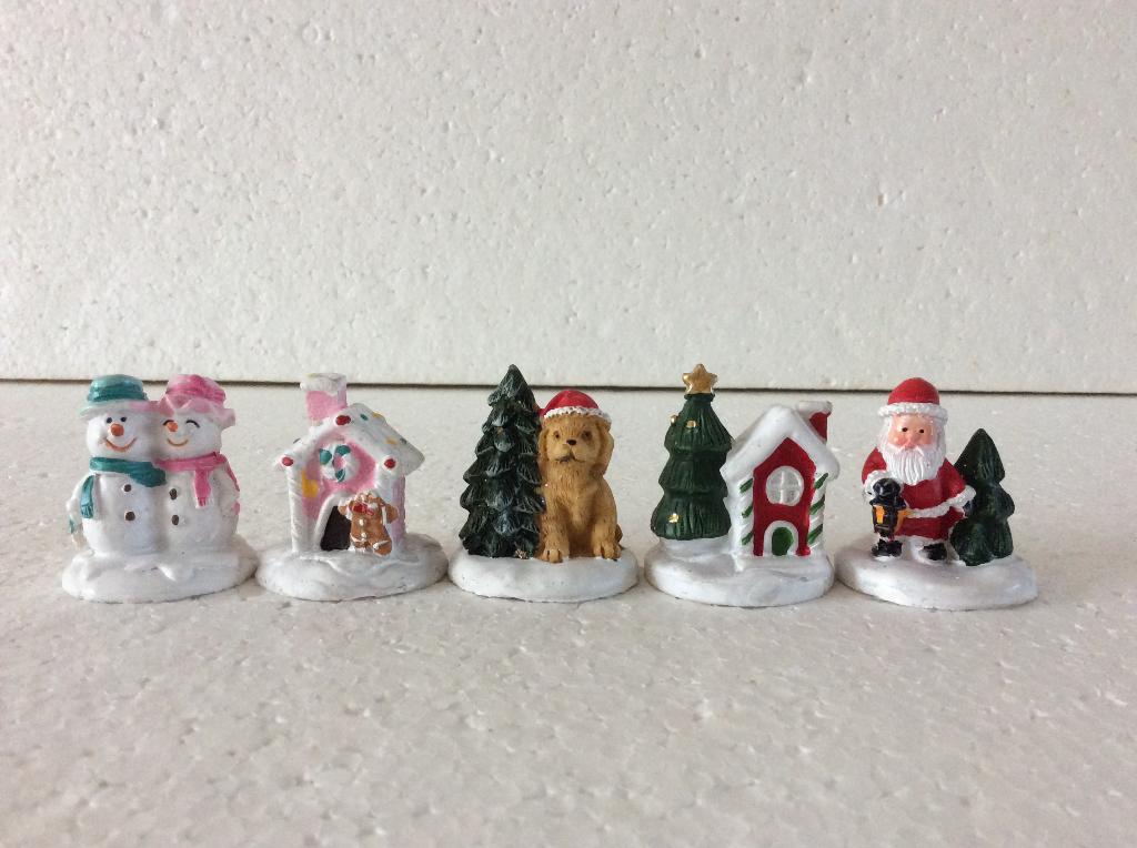 kerstdorp beeldjes, Diversen, Kerst, Ophalen of Verzenden, Zo goed als nieuw