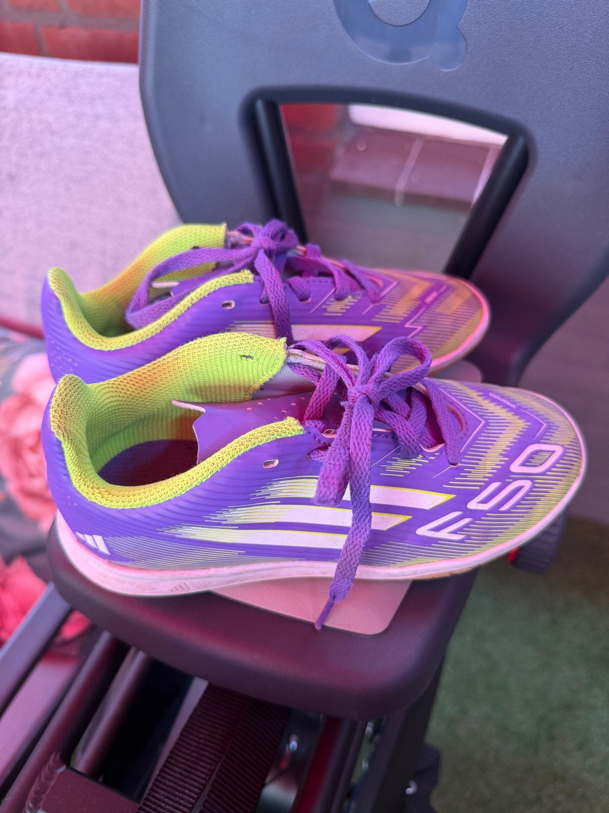 Adidas F50  schoenen  - Paars/Geel MAAT 31, Ophalen, Zo goed als nieuw, Schoenen