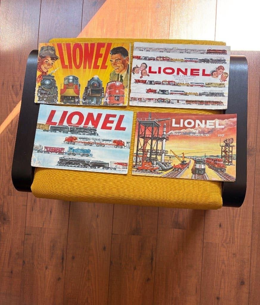 Lionel katalogus 4 st. 1953 ‘54 ‘55  ‘58, Overige merken, Gebruikt, Gelijkstroom of Wisselstroom, Boek, Tijdschrift of Catalogus