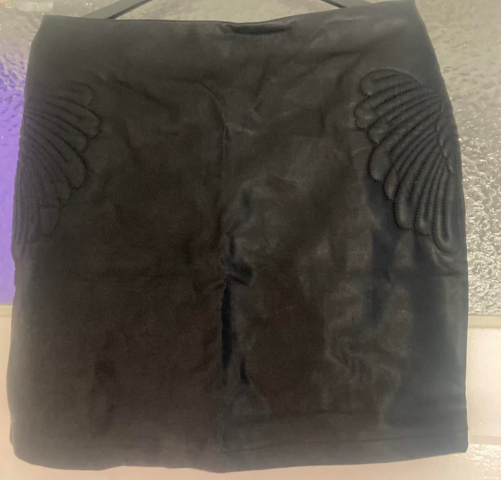 Nieuw Leder look rokje, Kleding | Dames, Maat 38/40 (M), Zwart, Nieuw, Ophalen of Verzenden