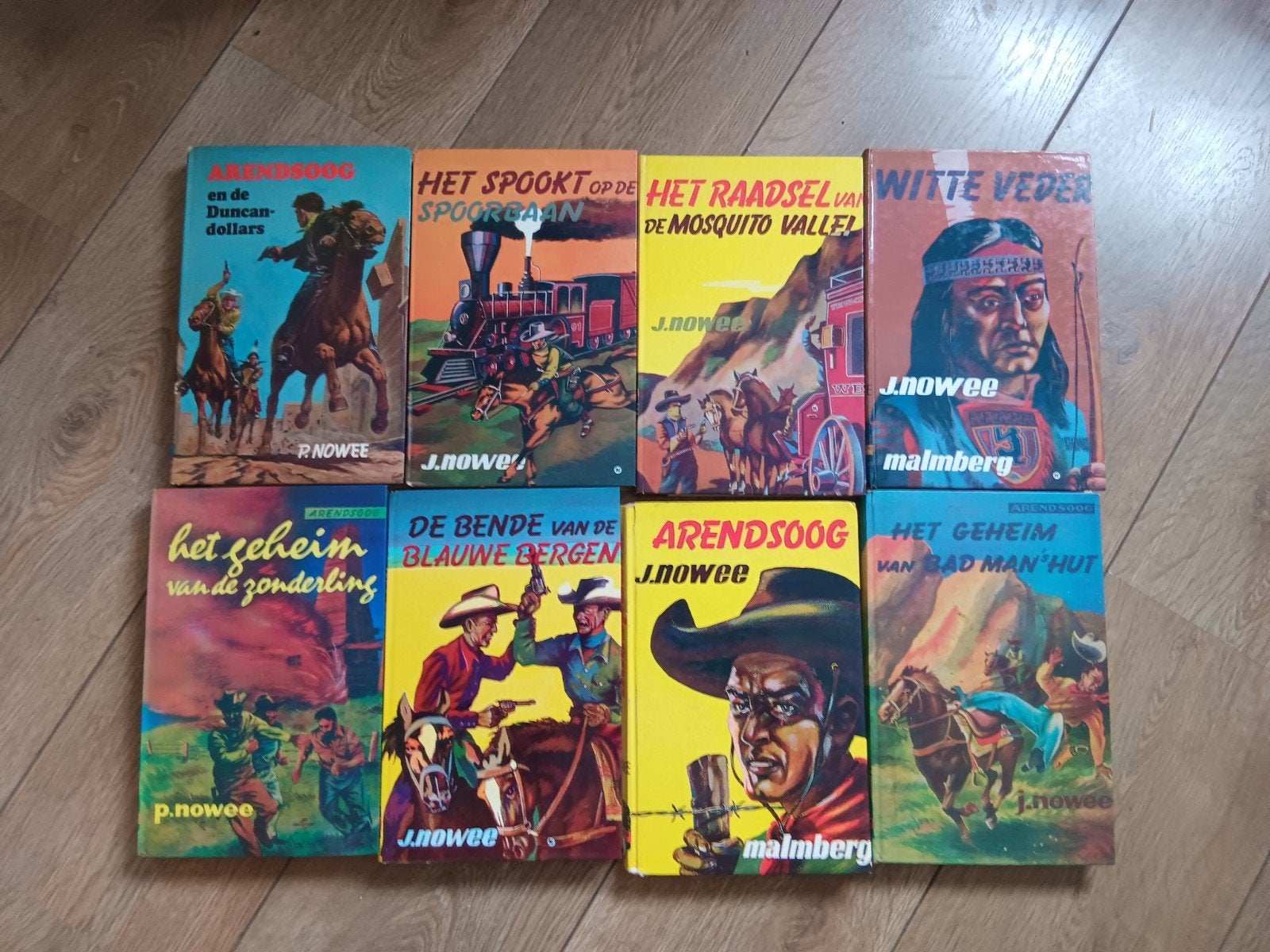 Arendsoog Boeken - 22 Stuks - Prachtstaat, Ophalen of Verzenden, Zo goed als nieuw, J. Nowee