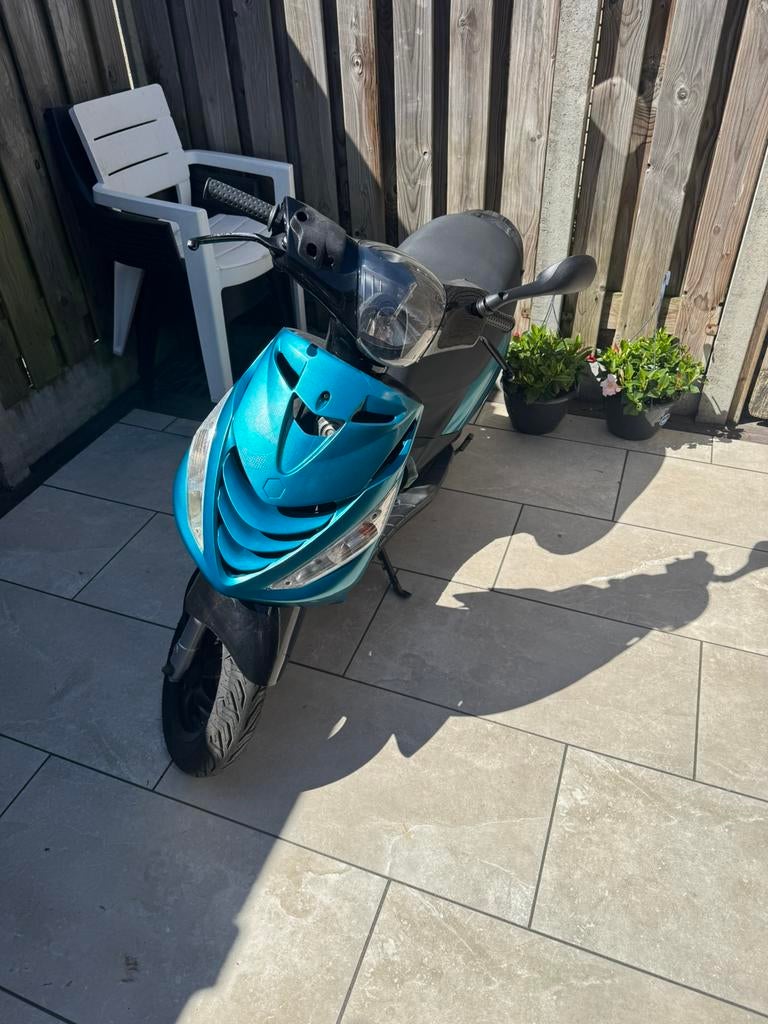 Piaggio zip 125cc, Fietsen en Brommers, Scooters | Piaggio, Zo goed als nieuw, Zip, Benzine, Ophalen