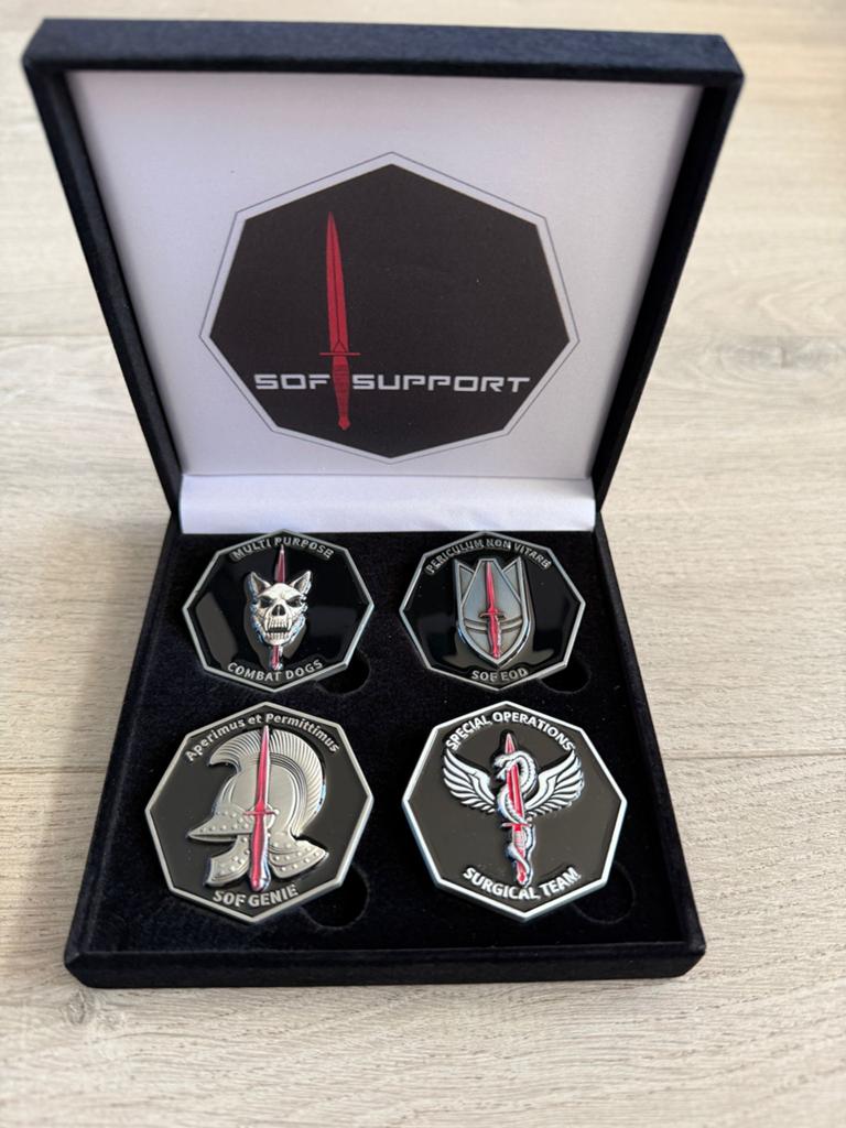 4 coins KCT SOF Support in luxe box, Verzamelen, Militaria | Algemeen, Verzenden, Landmacht, Nederland, Embleem of Badge