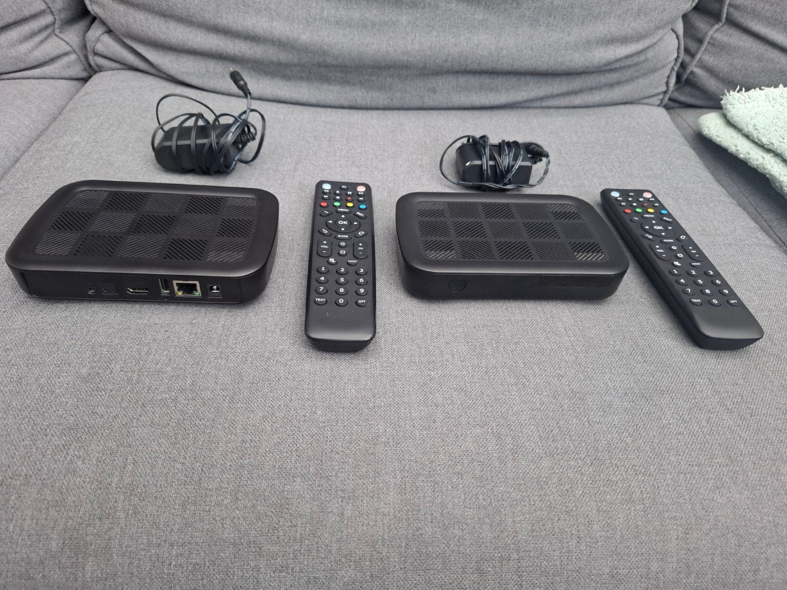 Amino Kamai 7x tv ontvanger van Caiway 2 stuks compleet, Ophalen of Verzenden, Zo goed als nieuw