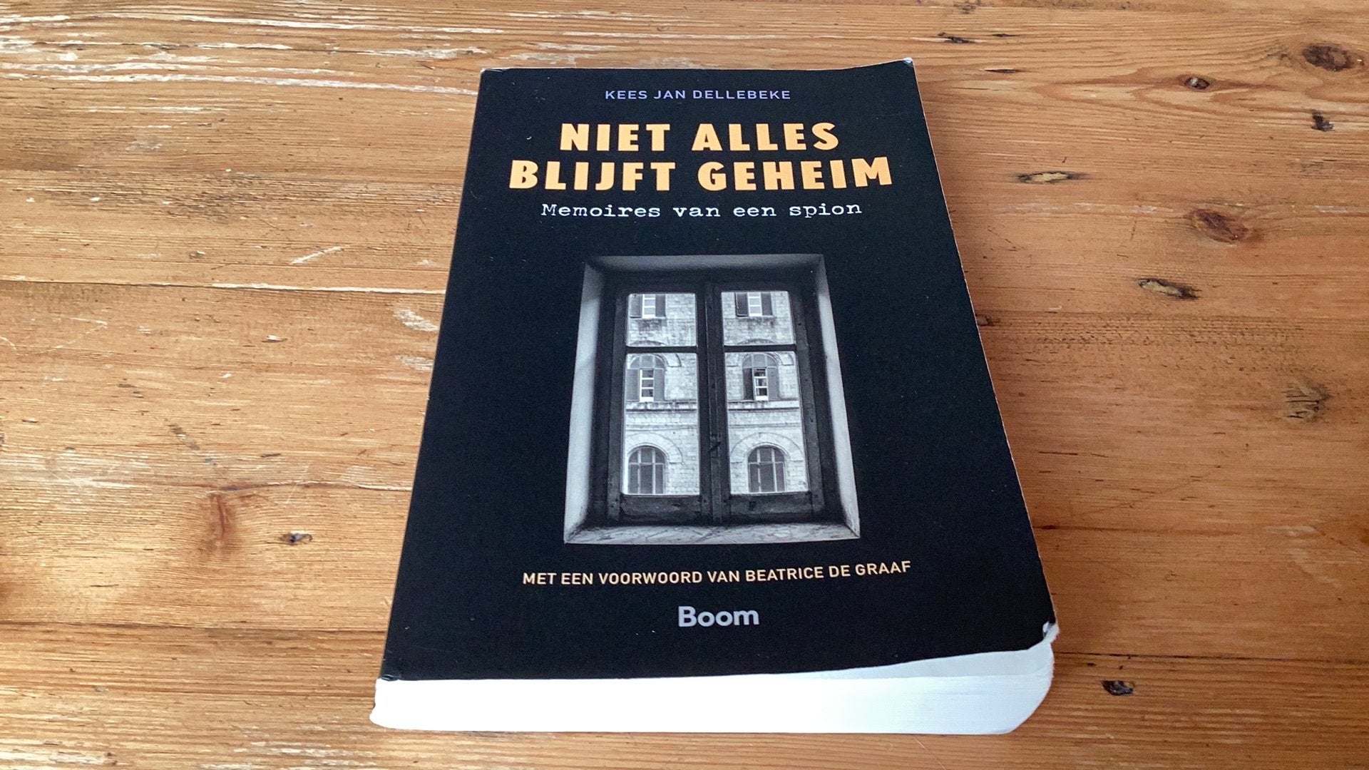 NIET ALLES BLIJFT GEHEIM - Kees Jan Dellebeke, Ophalen of Verzenden, Gelezen, Kees Jan Dellebeke