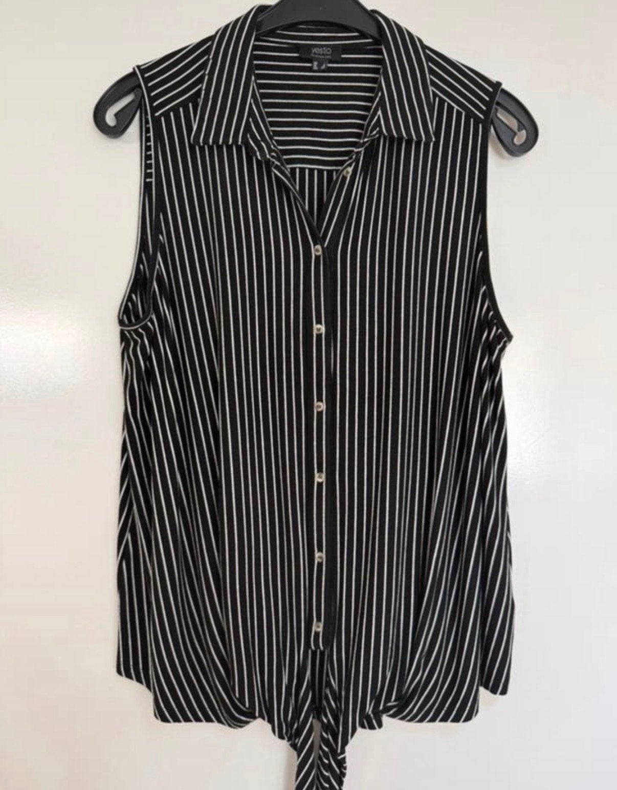 Yesta mouwloos shirt zwart/wit gestreept met knoop/strik, Kleding | Dames, T-shirts, Zwart, Maat 46/48 (XL) of groter, Ophalen of Verzenden
