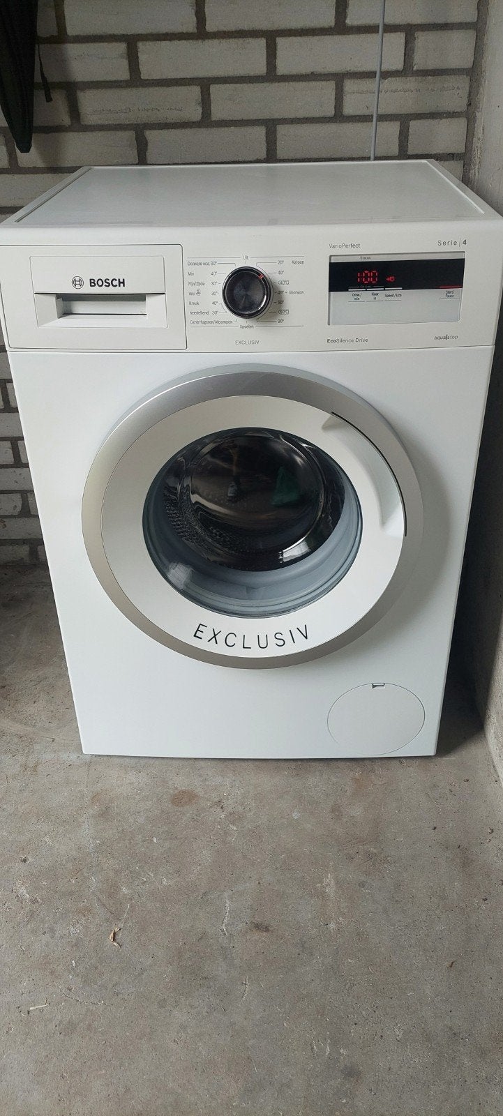 Nieuwe BOSCH Serie4 Exclusiv wasmachine, Ophalen, Zo goed als nieuw, 1200 tot 1600 toeren, 85 tot 90 cm
