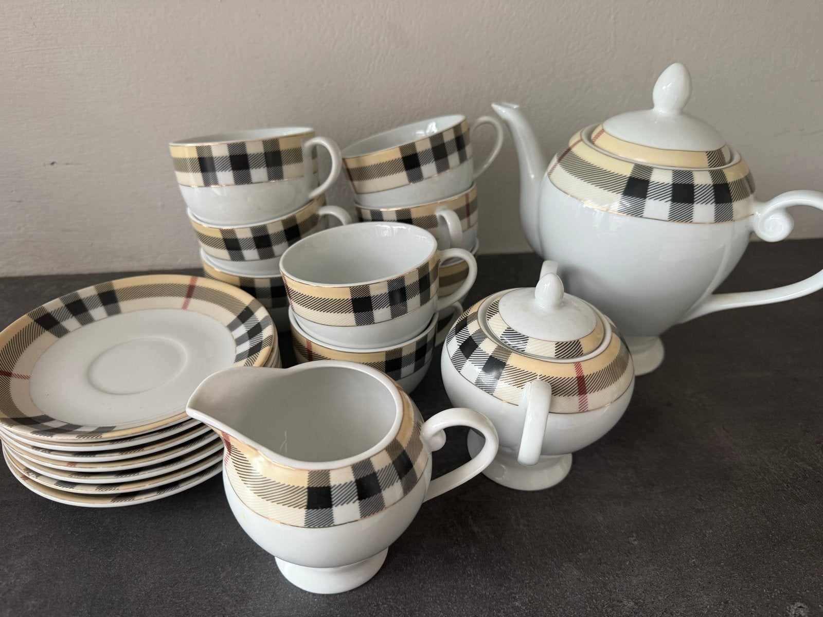 Gratis Compleet theeservies met ruitpatroon - 15-delig, Ophalen, Overige merken, Zo goed als nieuw, Modern