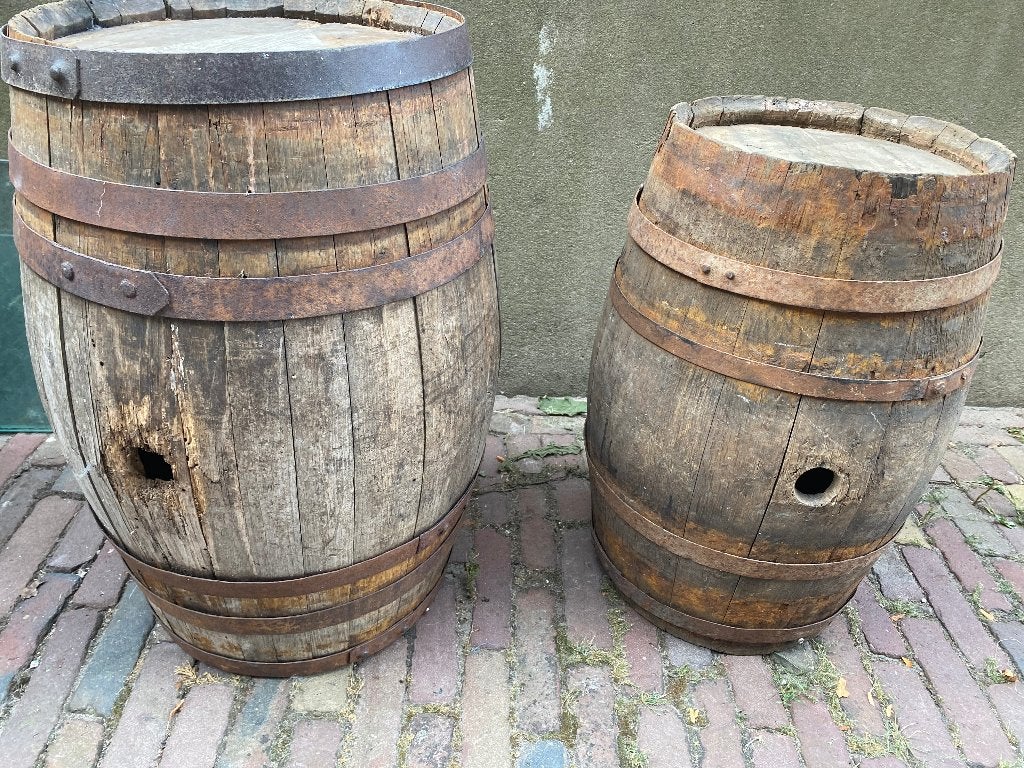 oude houten tonnen., Ophalen