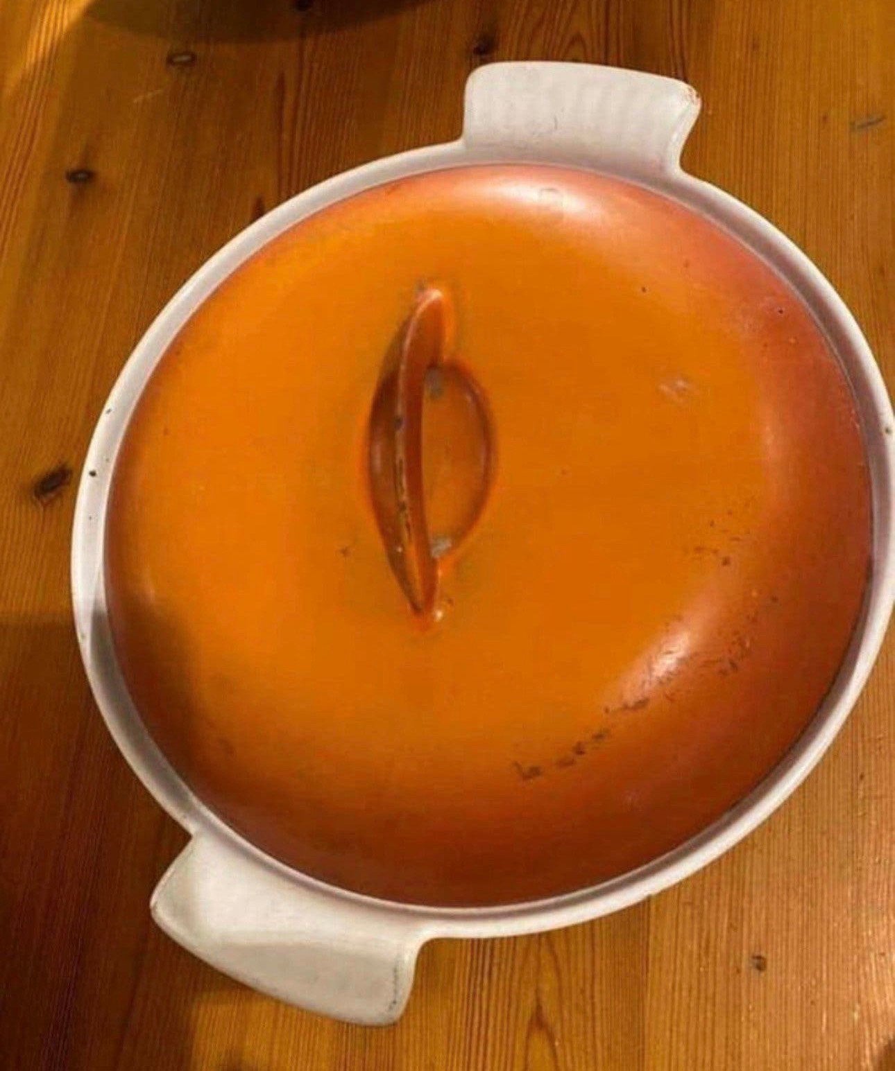 Creuset Belgium, 3 vaksschaal met deksel 27x 22 cm  Oranj, Ophalen of Verzenden, Overige materialen