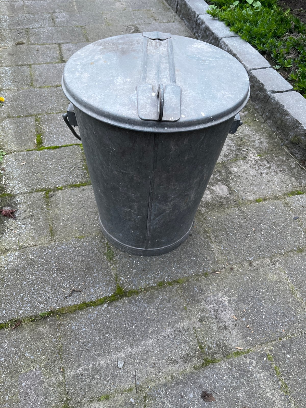 Zinken vuilnisbak in zeer goede staat, Ophalen of Verzenden