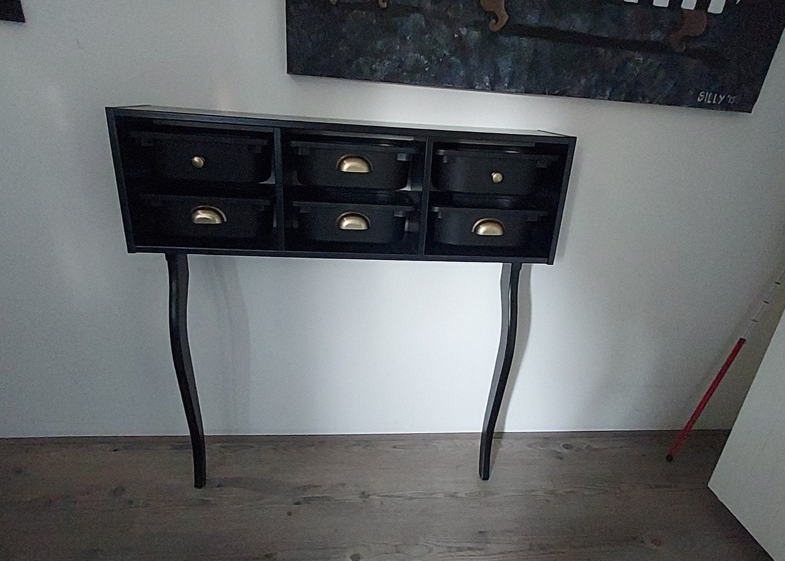 Zwart wandkastje met 6 kunststof laden en koperen handgrepen, Huis en Inrichting, Kasten | Ladekasten, Ophalen, Gebruikt, 50 tot 100 cm