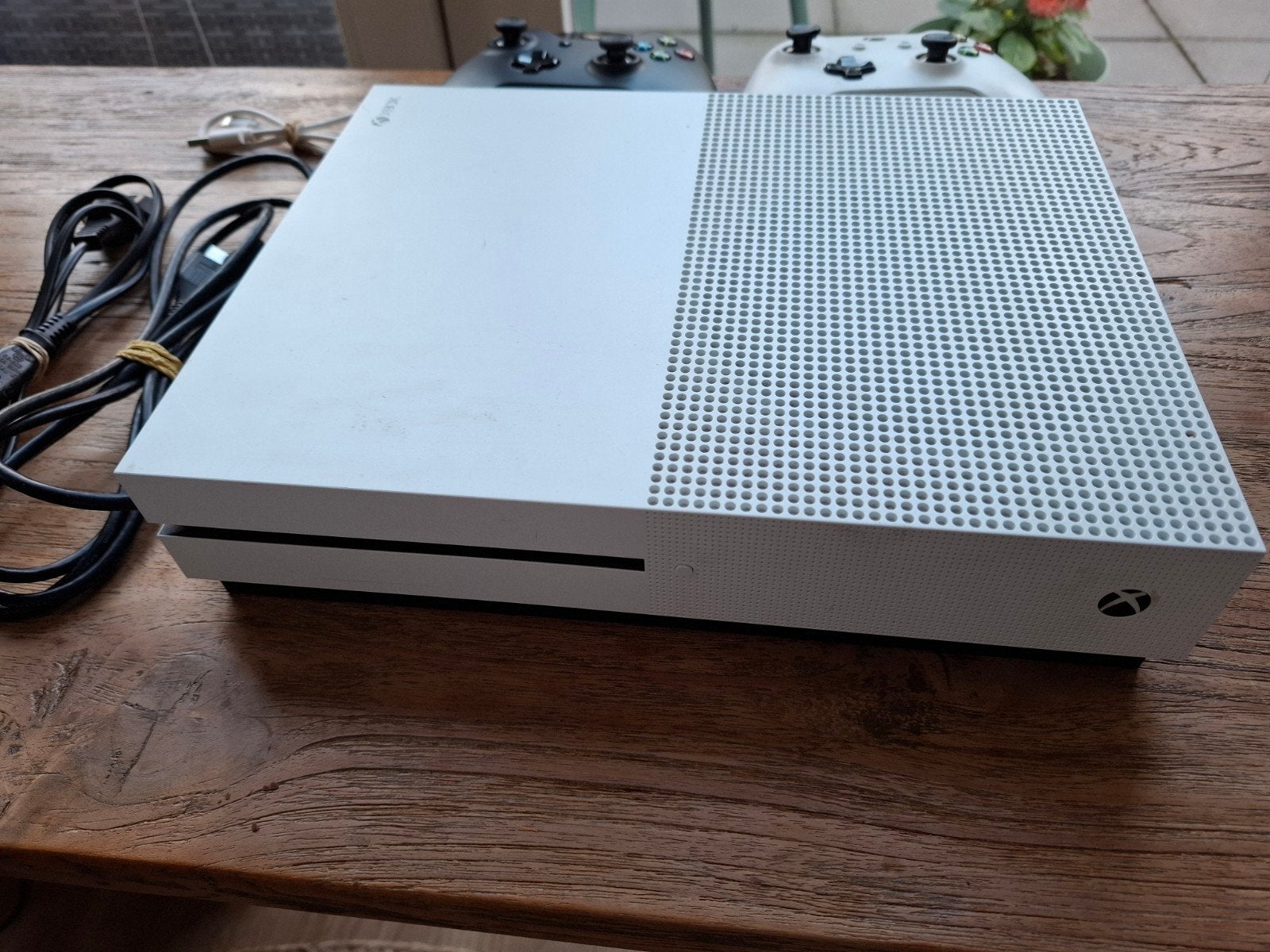 Xbox One S 500GB Disc Editie met 2 controllers en games, Ophalen of Verzenden