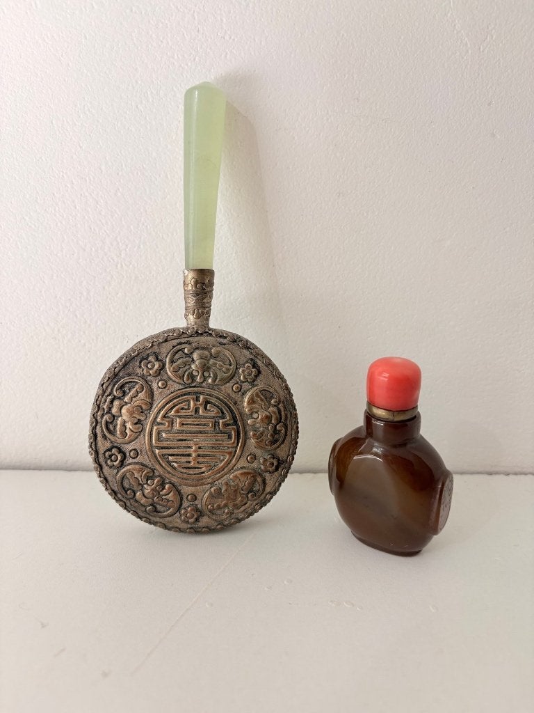 Snuiftabakflesje en Chinees spiegeltje met jade, Antiek en Kunst, China, Ophalen of Verzenden, Overige typen