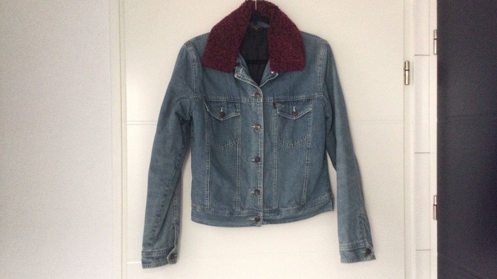 Laks Side thermo spijkerjasje met bordeaux rode bontkraag S, Ophalen of Verzenden, Zo goed als nieuw, Rood