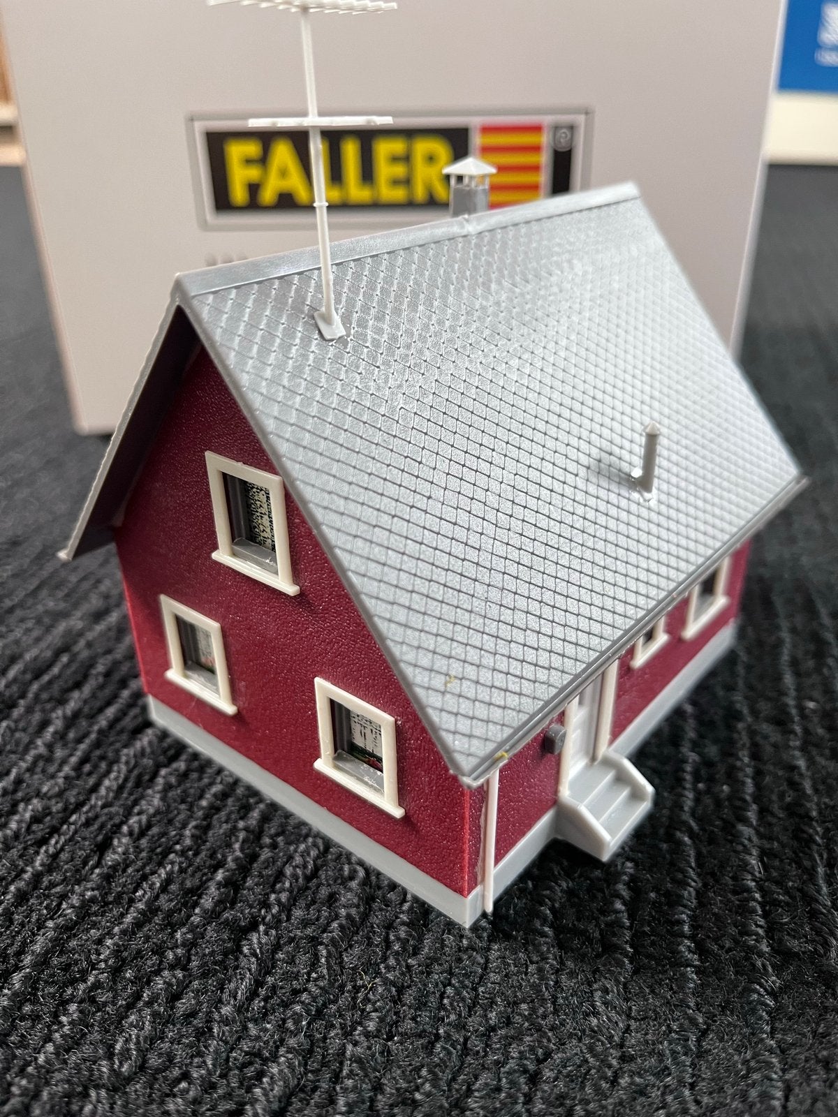 Faller Huisje Modelbouw 10x10x8cm, Hobby en Vrije tijd, Ophalen, Zo goed als nieuw, 1:144 of kleiner