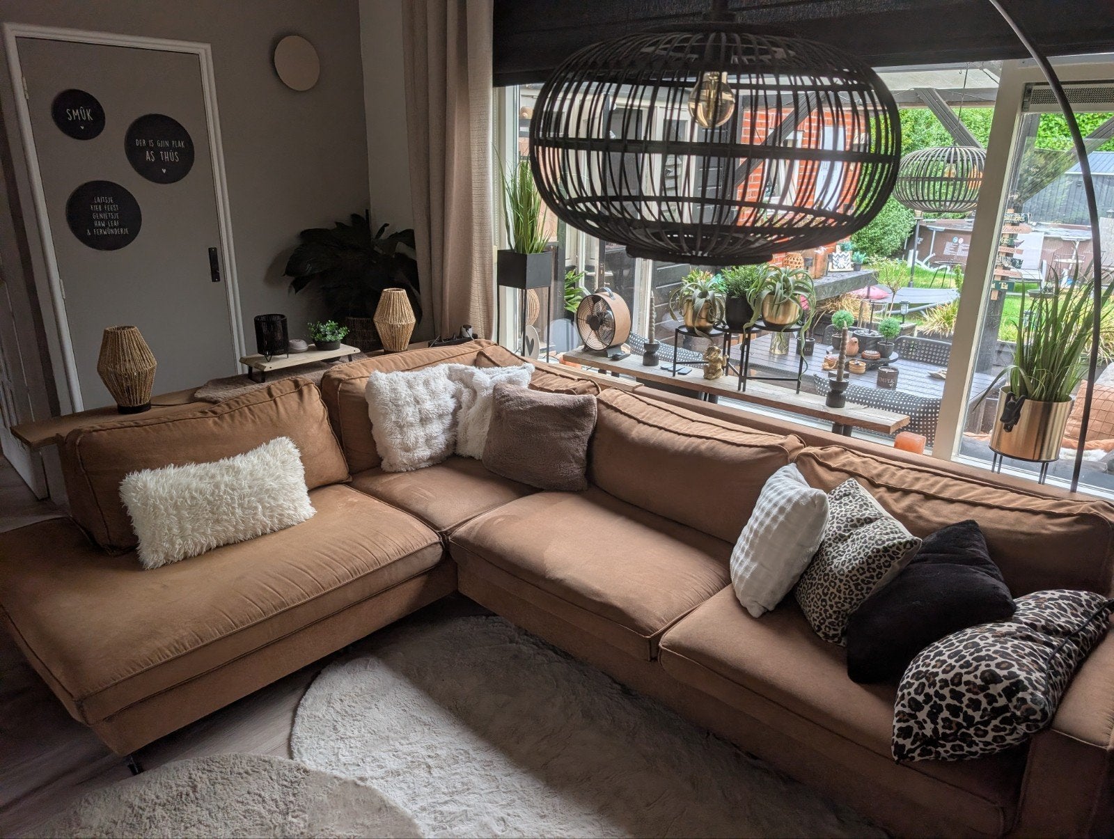 Ruime hoekbank in warme cognac tint (210x285cm), Huis en Inrichting, Banken | Bankstellen, Ophalen, 250 tot 300 cm, Gebruikt, 100 tot 125 cm