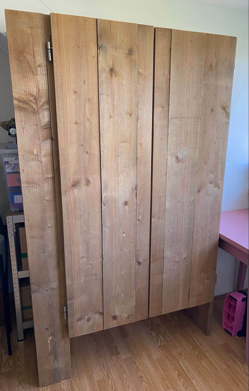 Robuuste houten kast met planken, Ophalen, Gebruikt, 100 tot 150 cm, 200 cm of meer