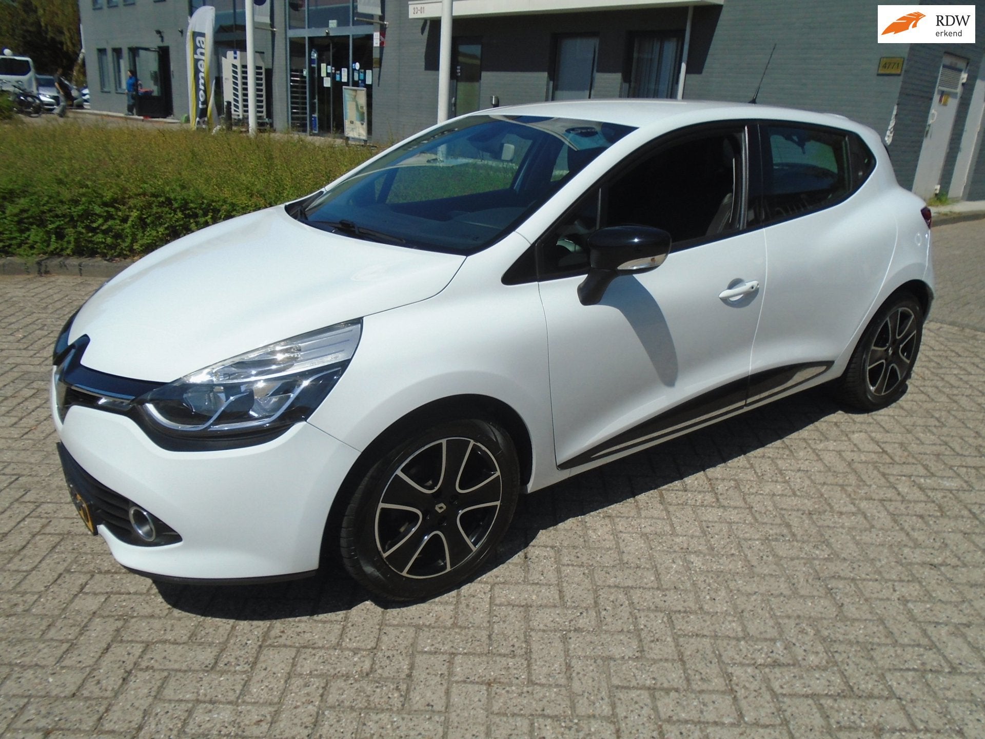 Renault Clio 0.9 TCe Authentique Nieuwe Apk, Auto's, Renault, Voorwielaandrijving, Stof, Zwart, 540 kg