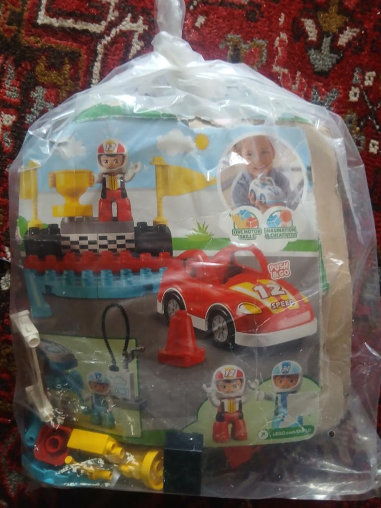 Duplo raceauto set met figuren en accessoires, Gebruikt, Ophalen of Verzenden, Inclusief minifiguren, Duplo