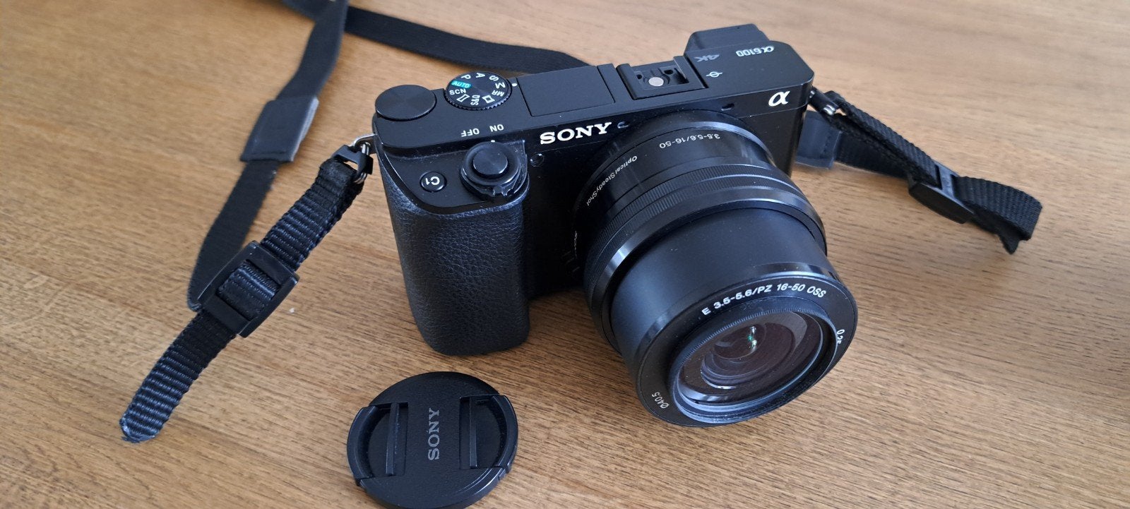Systeemcamer Sony A6100 + 16-50 mm lens zwart, Ophalen, Gebruikt, Lensdop, Ingebouwde flitser