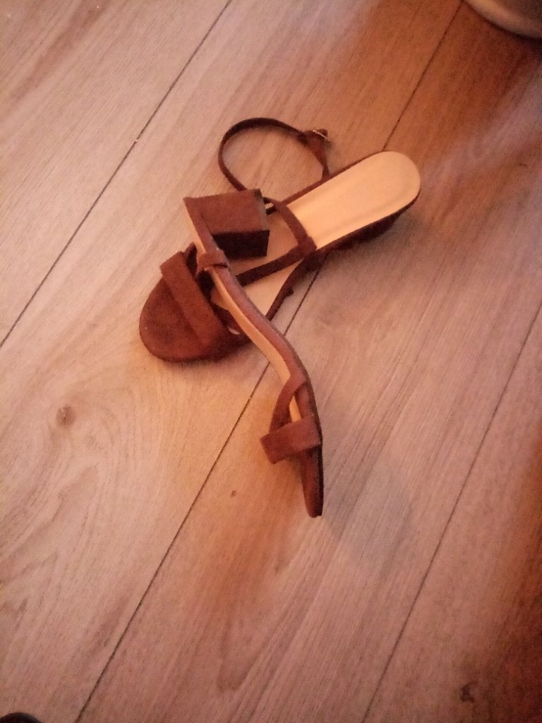Nieuwe donkerbruine pumps, Kleding | Dames, Pumps, Bruin, Nieuw, Ophalen of Verzenden