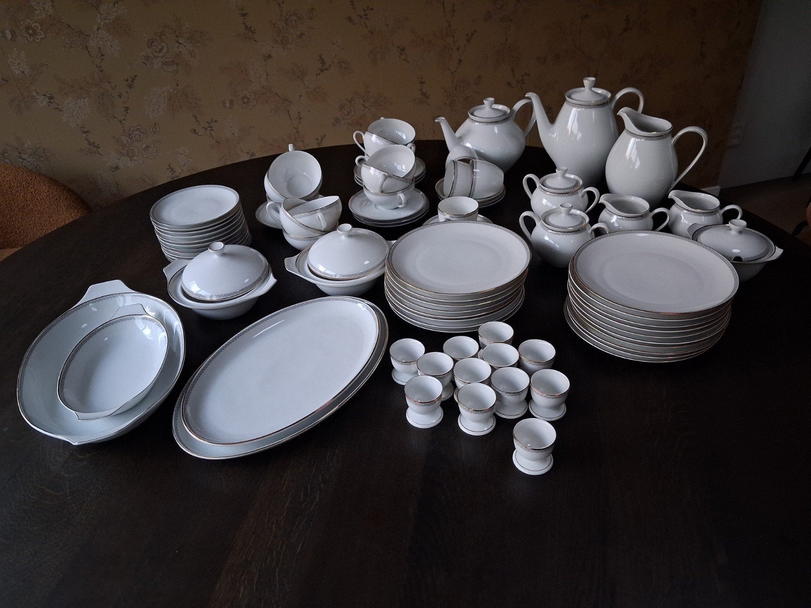Mooi oud porseleinen servies, Ophalen