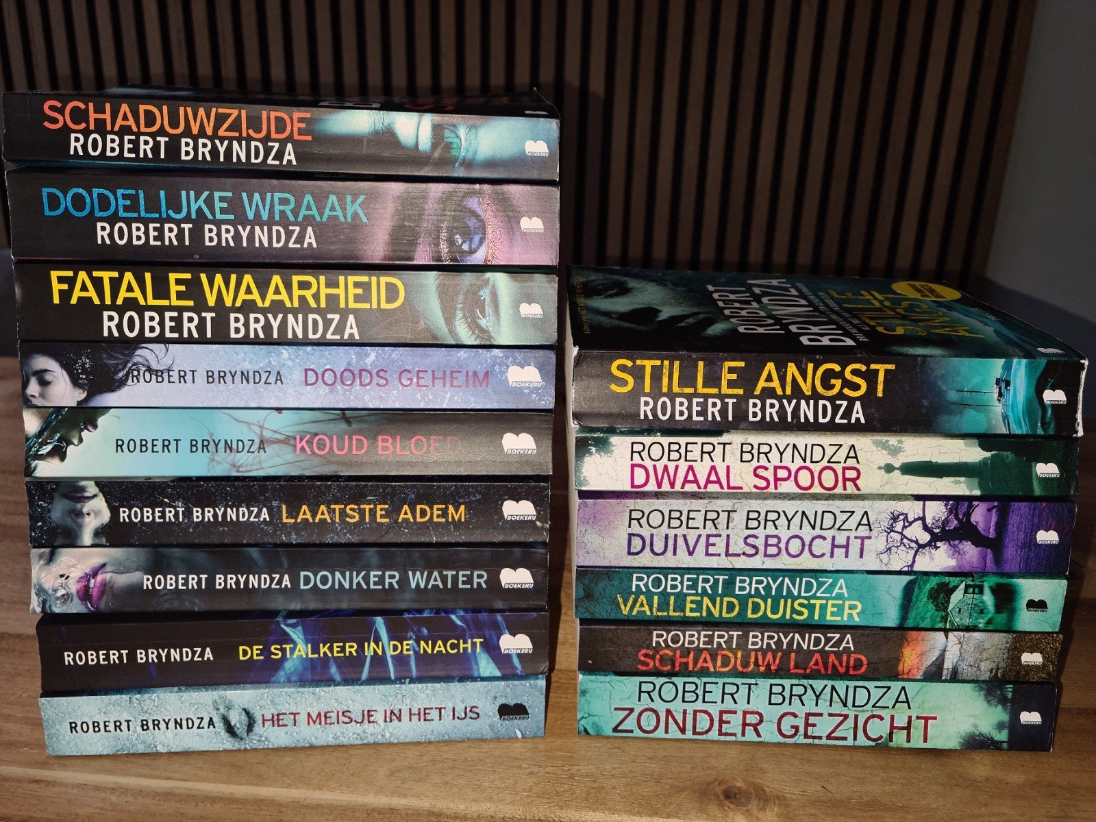 Robert Bryndza boeken - Complete collectie thrillers, Ophalen of Verzenden, Gelezen, Robert Bryndza, Europa overig