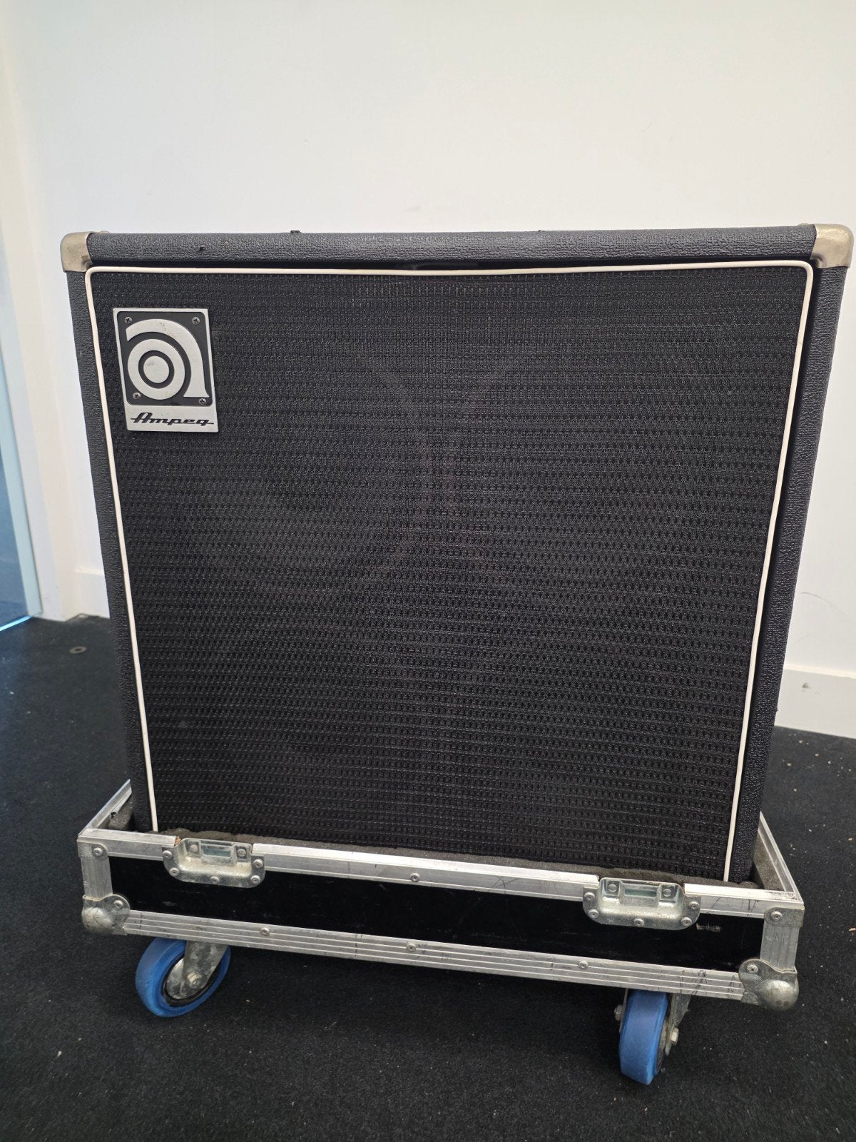 Ampeg SVT-410HE basgitaar cabinet + flightcase, Ophalen, Gebruikt, 100 watt of meer