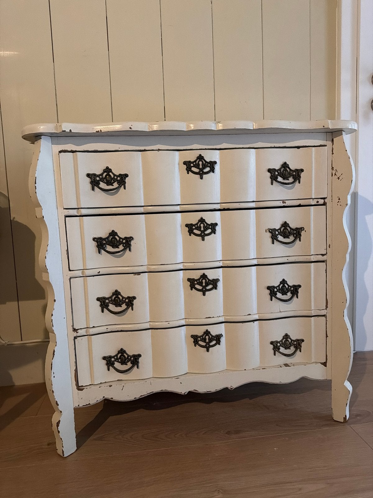 Klassiek wit ladekastje voor kinderkamer - Vintage look, Ophalen, Gebruikt, 50 tot 100 cm, 3 of 4 laden