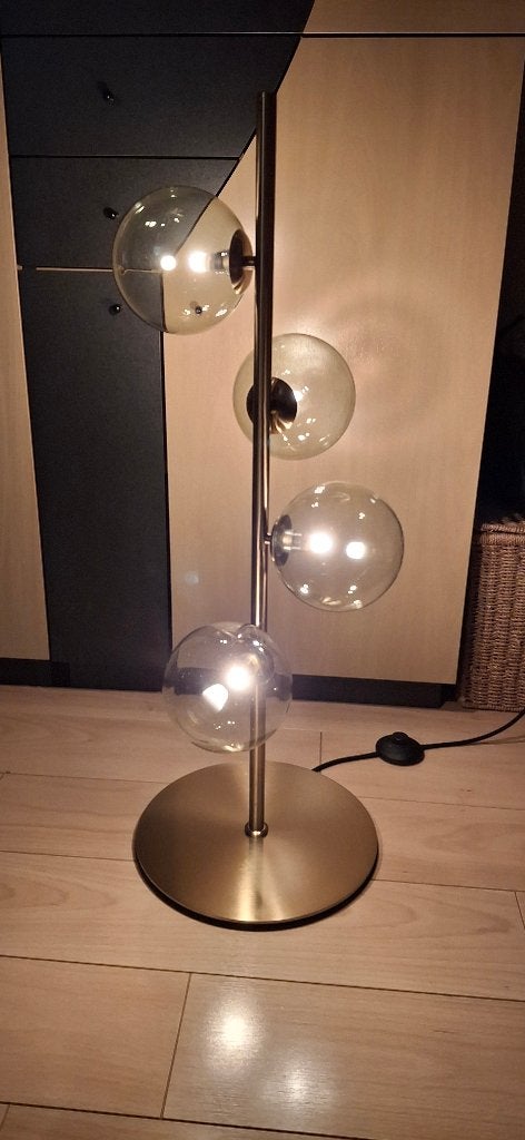 Moderne tafellamp / staande lamp met 4 glazen bollen, Ophalen, Gebruikt, Goud, 83 cm