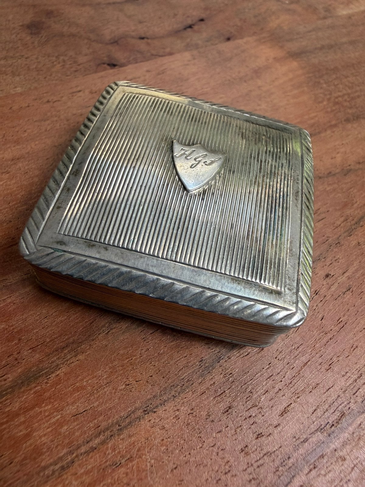 Antiek zilveren pillendoosje anno 1850 ribmotief, Antiek en Kunst, Verzenden