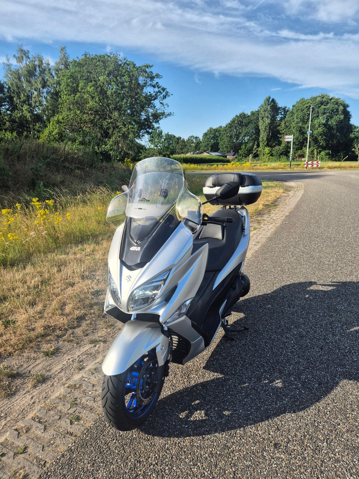 Suzuki Burgman 400cc - Zo goed als nieuw, slechts 5000 km!, Motoren, Traction Control, 400 cc, Scooter, Nieuw