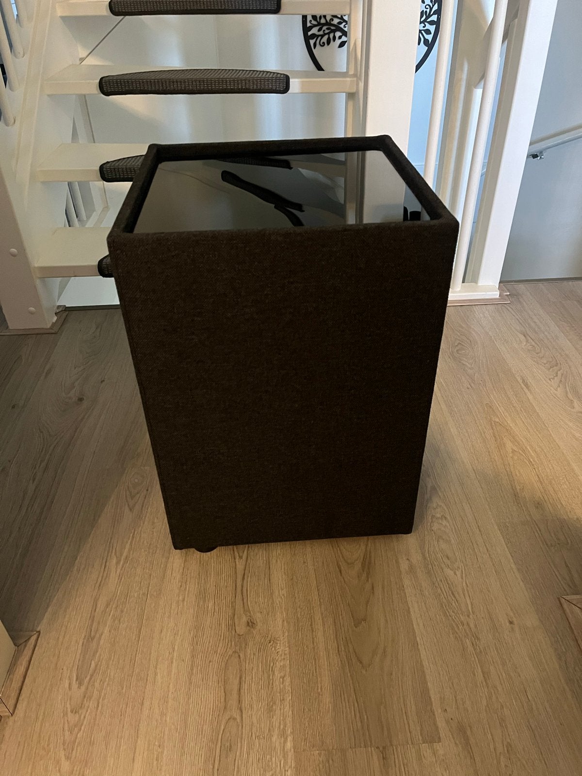 2 Zwarte nachtkast/bijzettafel met glazen blad, 45 tot 60 cm, Minder dan 55 cm, Gebruikt, Vierkant