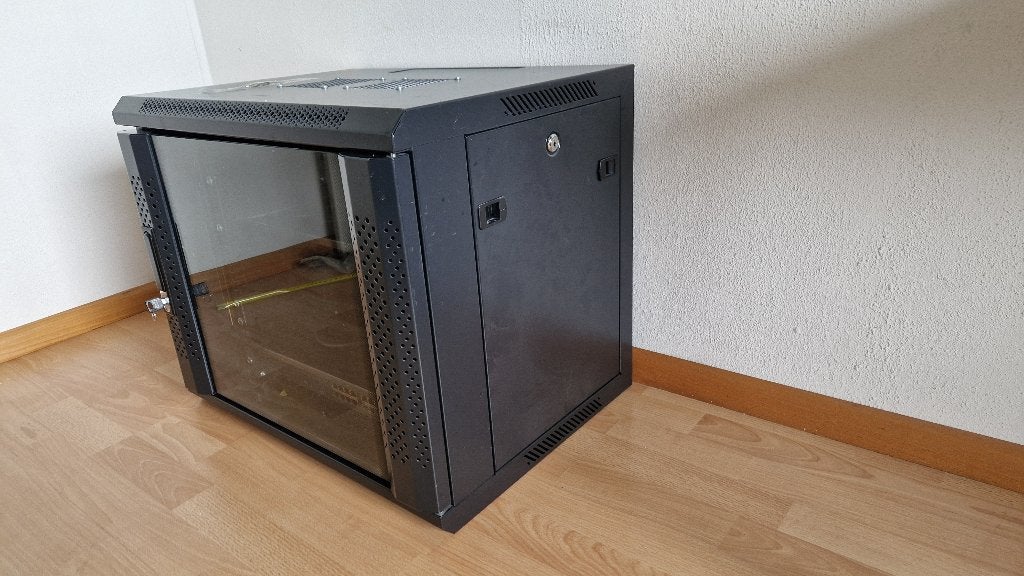 Compacte Serverkast/Wandkast 60x50x45cm met Glazen Deur, Ophalen of Verzenden, Gebruikt, Glas, Plaatstaal