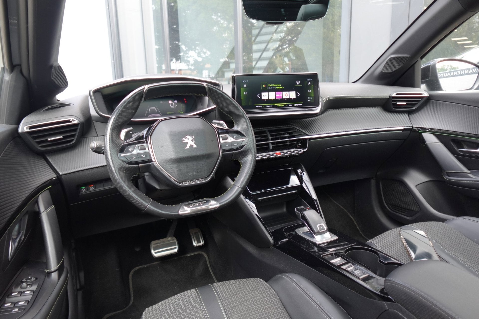 Peugeot 208 1.2 PureTech GT PANO KEYLESS CAM, Gebruikt, Zwart, 1199 cc, 1133 kg