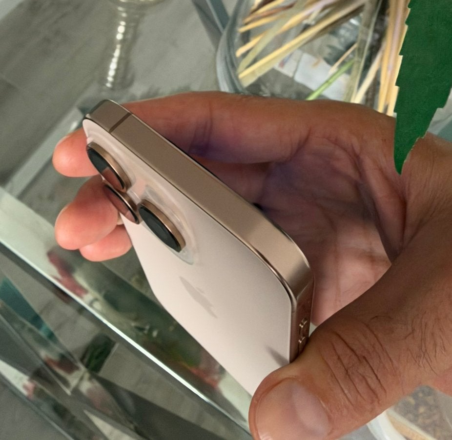 Foto 4 van Apple iPhone 16 Pro Zand