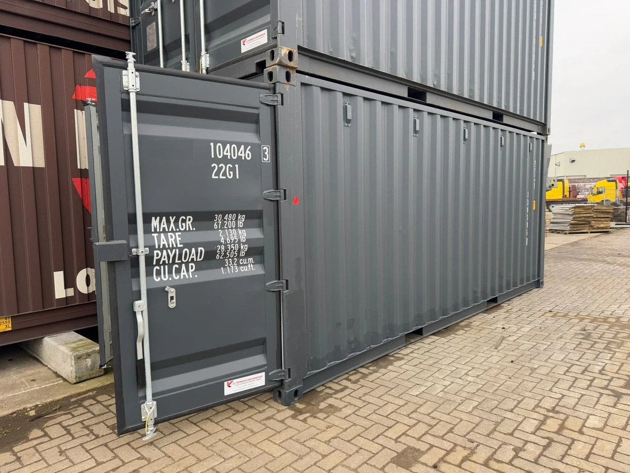 VERNOOY ZEECONTAINER 20FT, Dave Vernooij, Dave@vernooy.nl, Kellensedwarsweg 9
4004 JC  Tiel, NL