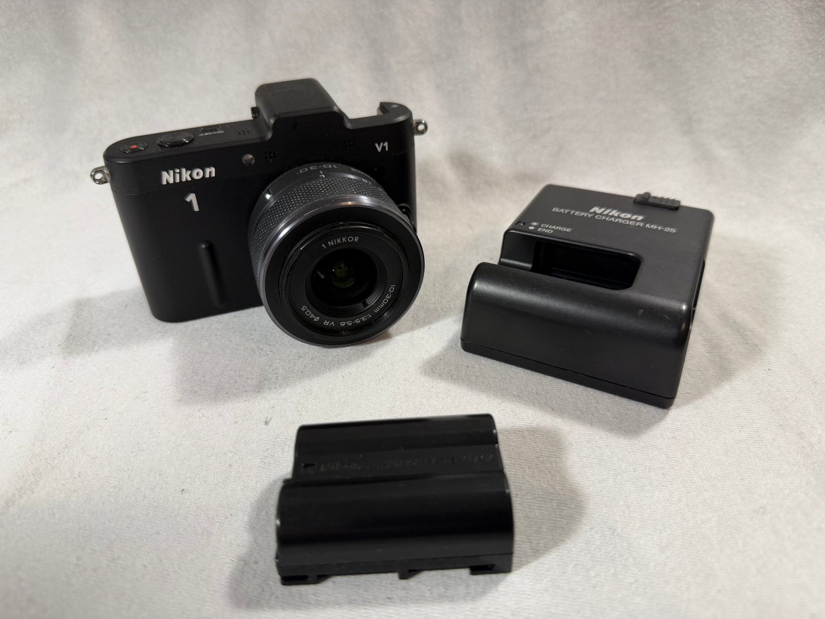 Nikon 1 V1 met originele lader, Ophalen of Verzenden, Zo goed als nieuw, Nikon