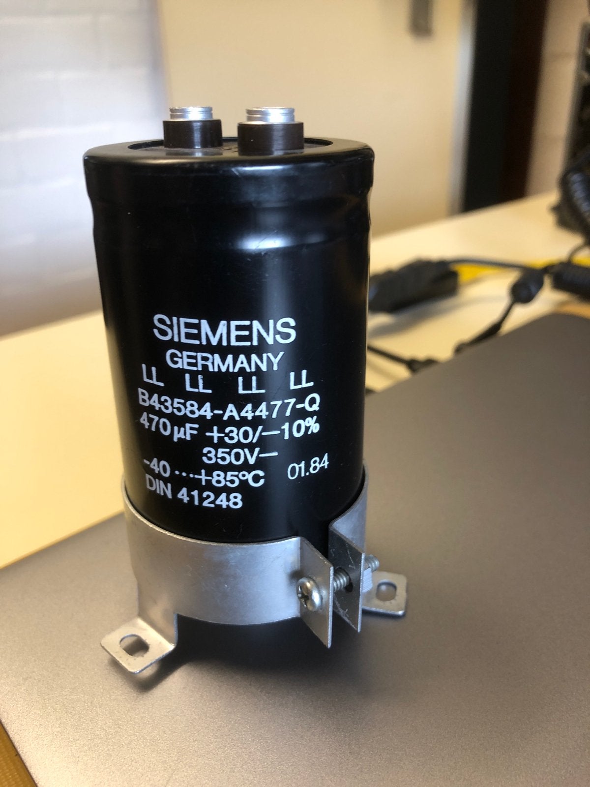 Siemens B43584-A4477-Q Condensator 470µF 350V, Hobby en Vrije tijd, Ophalen of Verzenden, Gebruikt