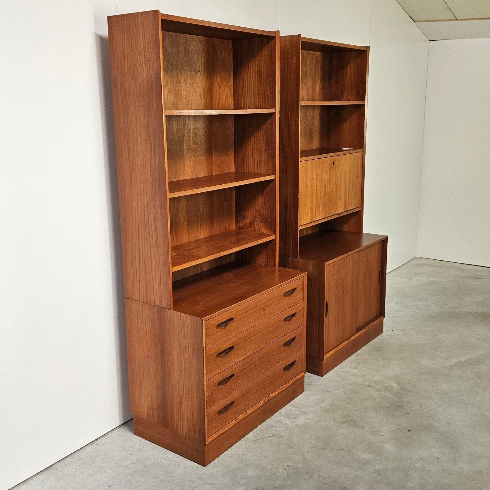Vintage Deense 2-delige wandmeubels, Huis en Inrichting, Kasten | Buffetkasten, Gebruikt, Met deur(en), 150 tot 200 cm, 25 tot 50 cm