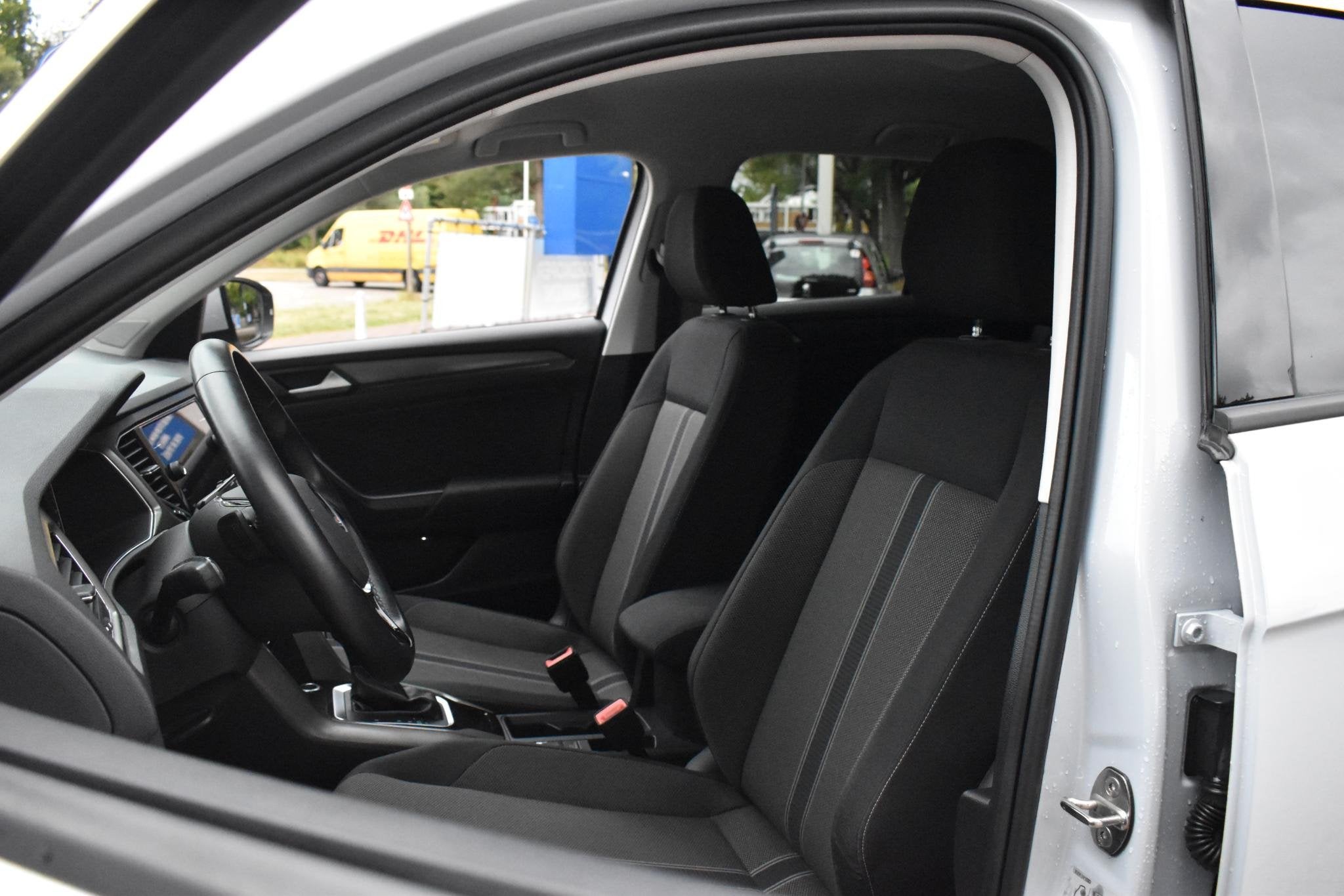 Volkswagen T-Roc 1.5 TSI Style Automaat | Afneembare Trekhaa, 1254 kg, Stof, 4 cilinders, 150 pk