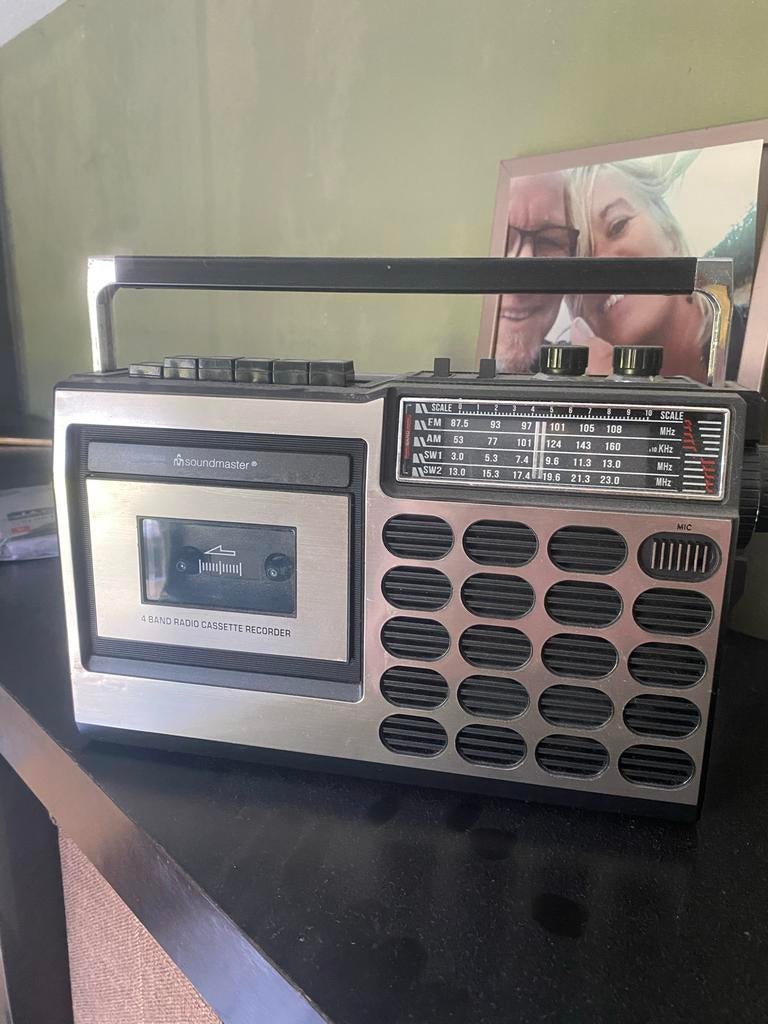 Soundmaster 4-Band Radio Cassette Recorder, Audio, Tv en Foto, Radio's, Ophalen of Verzenden, Zo goed als nieuw, Radio