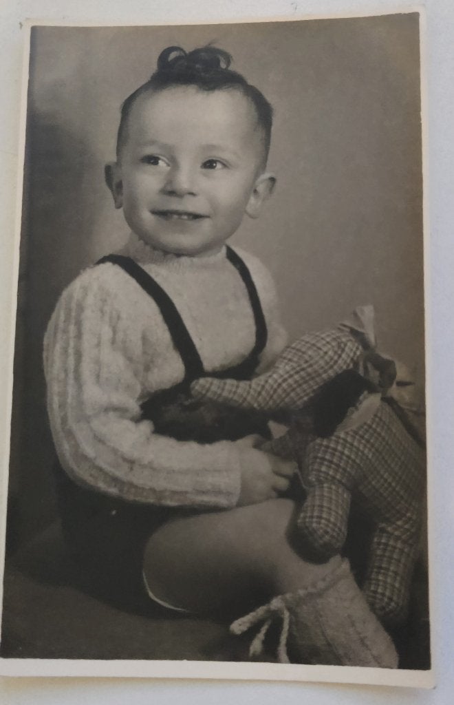 Oude foto jongen fotograaf Herbert Alkmaar circa 1940, Verzamelen, Foto, Ophalen of Verzenden, Zo goed als nieuw, Voor 1940