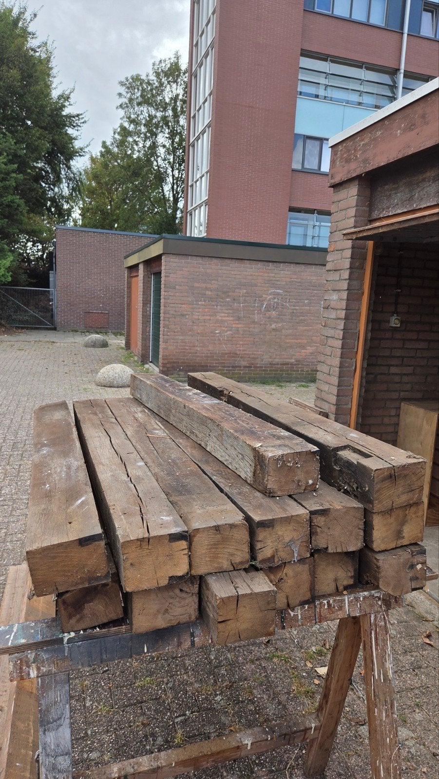 Oude eiken balken - Ideaal voor decoratie of constructie, Doe-het-zelf en Verbouw, Hout en Planken, Ophalen, Gebruikt, Eiken, 50 mm of meer
