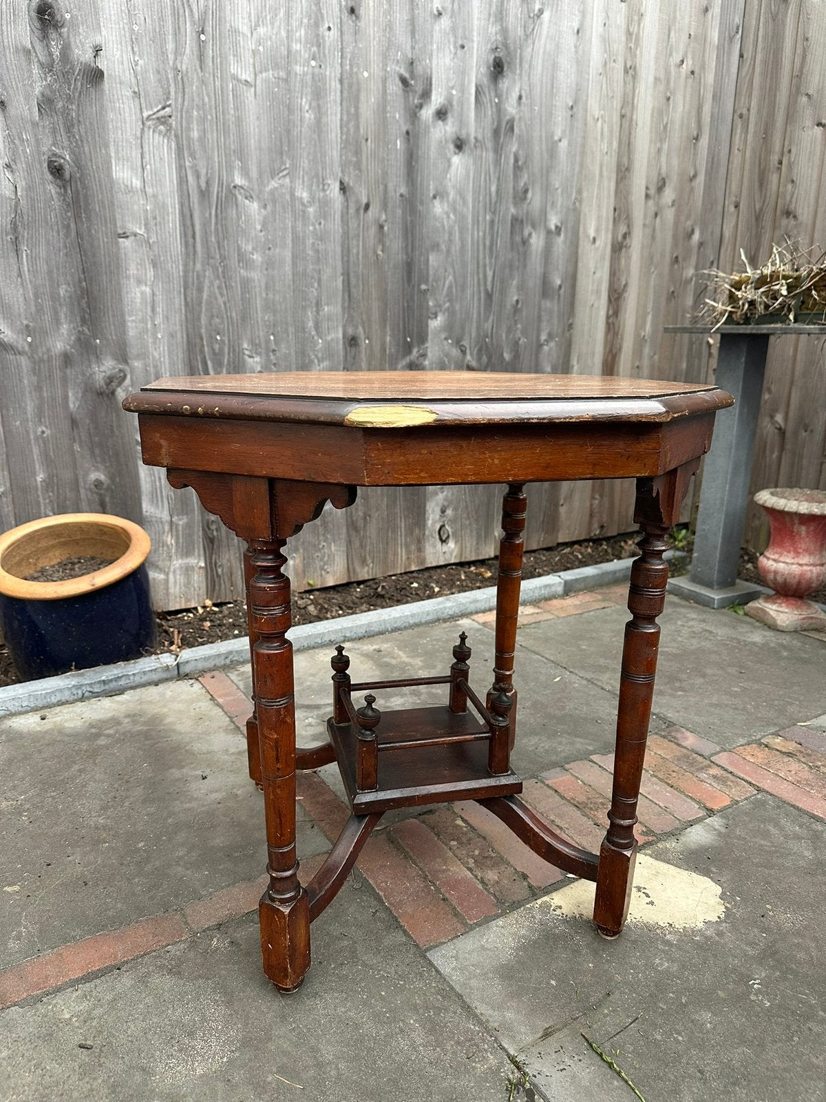 Biedermeier notenhouten dranktafeltje, Ophalen