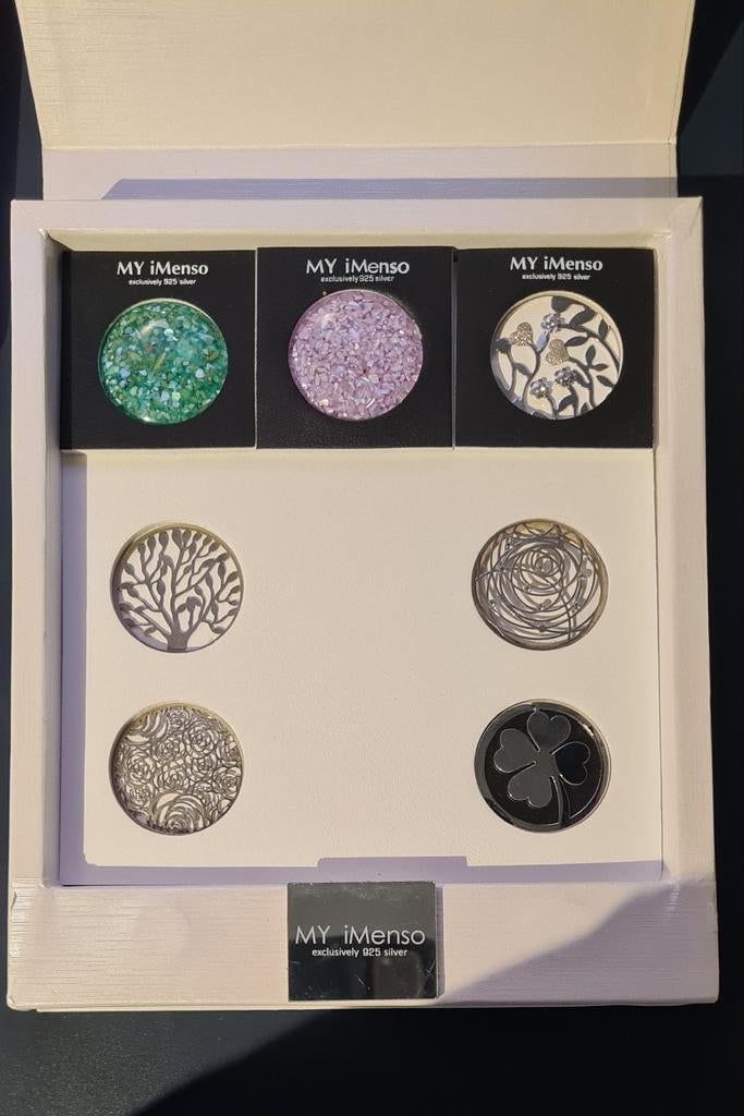 MY iMenso medaillon met ketting en 5 insignia's en 2 stenen., Sieraden, Tassen en Uiterlijk, Ophalen of Verzenden, Zo goed als nieuw