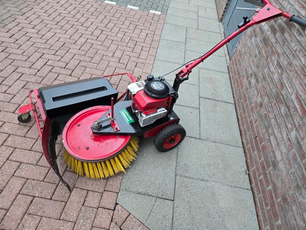 Veegmachine m sweep, Tuin en Terras, Hand-tuingereedschap, Zo goed als nieuw, Ophalen