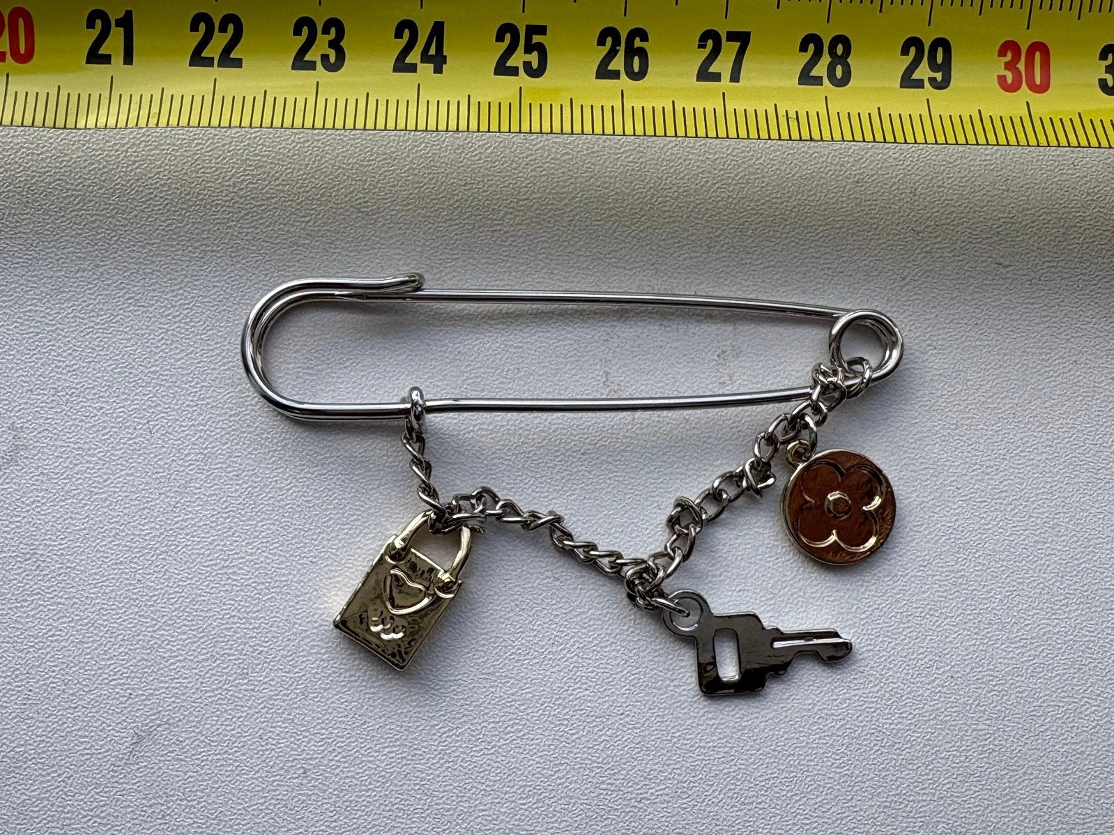 NIEUWE broche, Sieraden, Tassen en Uiterlijk, Broches, Ophalen of Verzenden, Nieuw, Zilver, Overige materialen