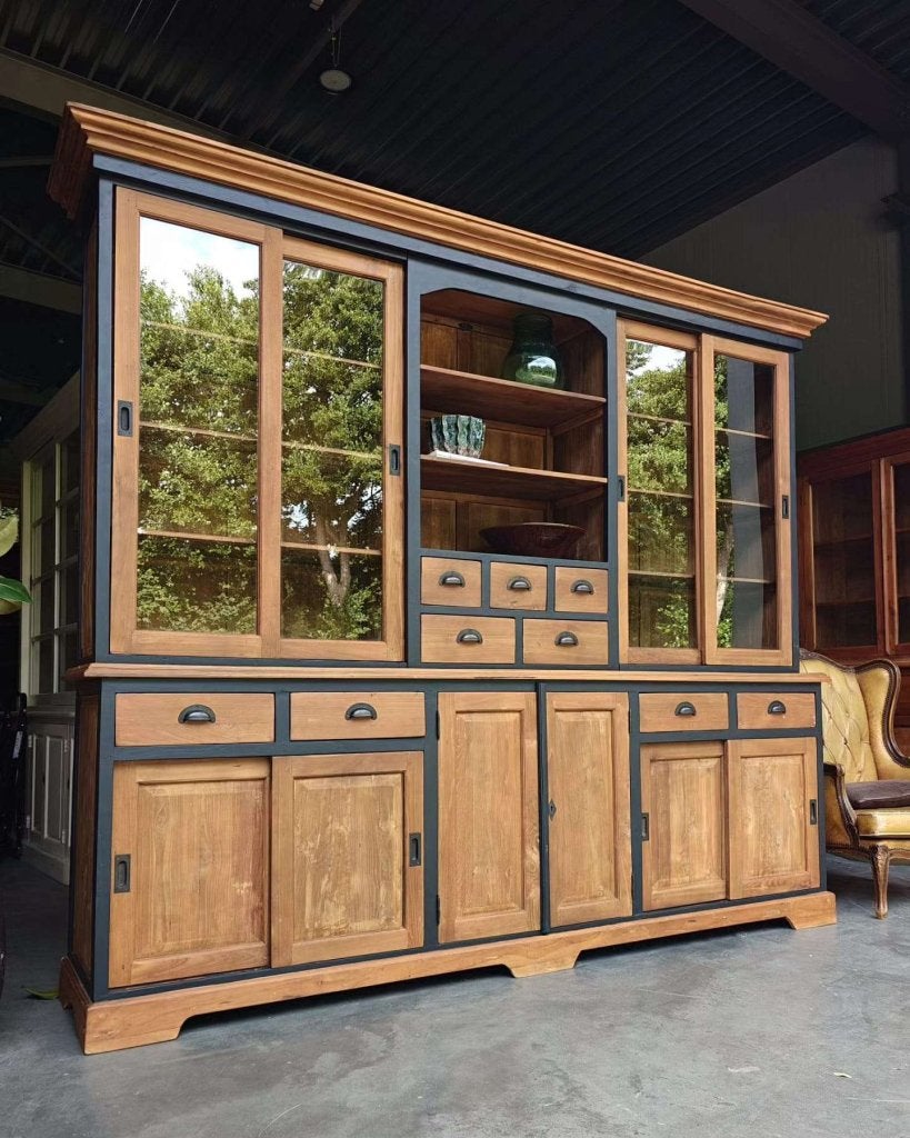 Wauw! Grote teakhouten winkelkast "black details" #4518, Glas, Gebruikt, Met deur(en), -